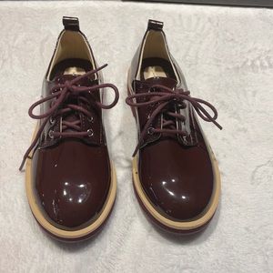 Zara Burgundy patent leather shoes